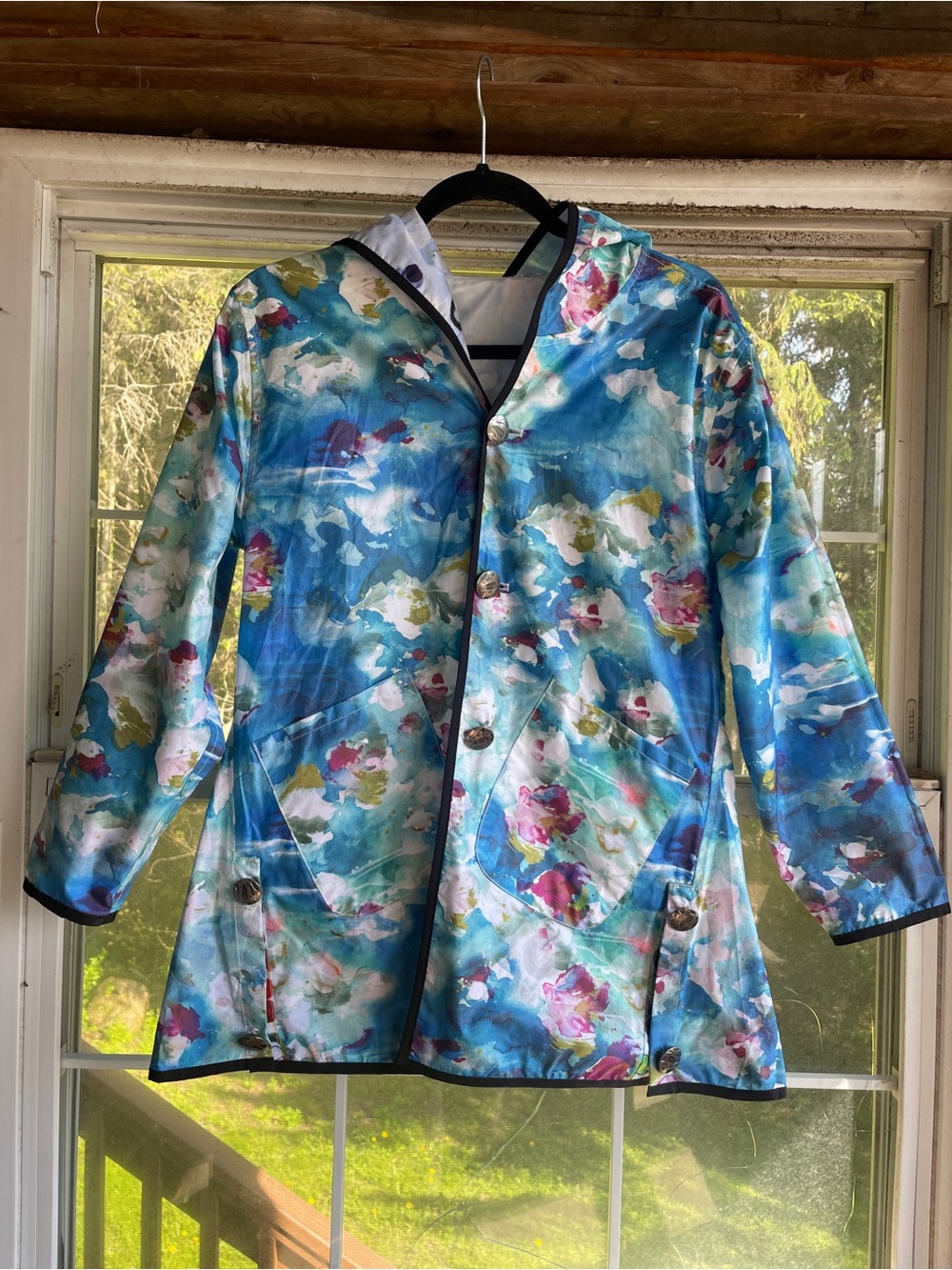 I Reversibles Reversible Hooded Rain jacket - two looks in one